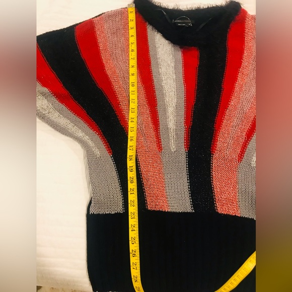 ❤️Y2K BCBG beautiful soft sweater NWT - Picture 4 of 13
